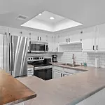 Snug 2Br Condo W Pool, Patio, Wd Near Old Town