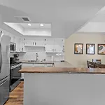 Snug 2Br Condo W Pool, Patio, Wd Near Old Town