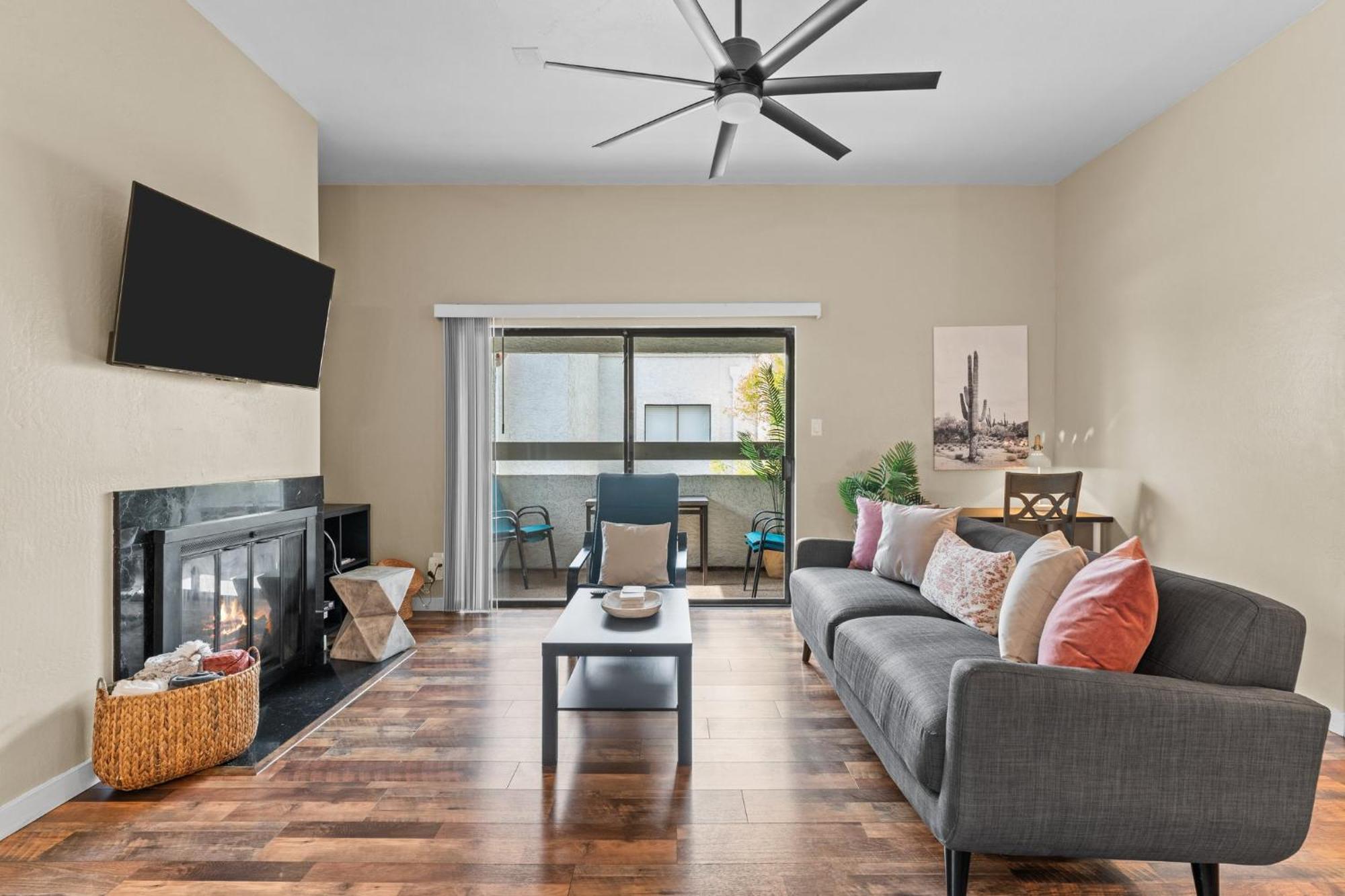 Snug 2br W Pool, Patio, Wd Near Old Town Scottsdale