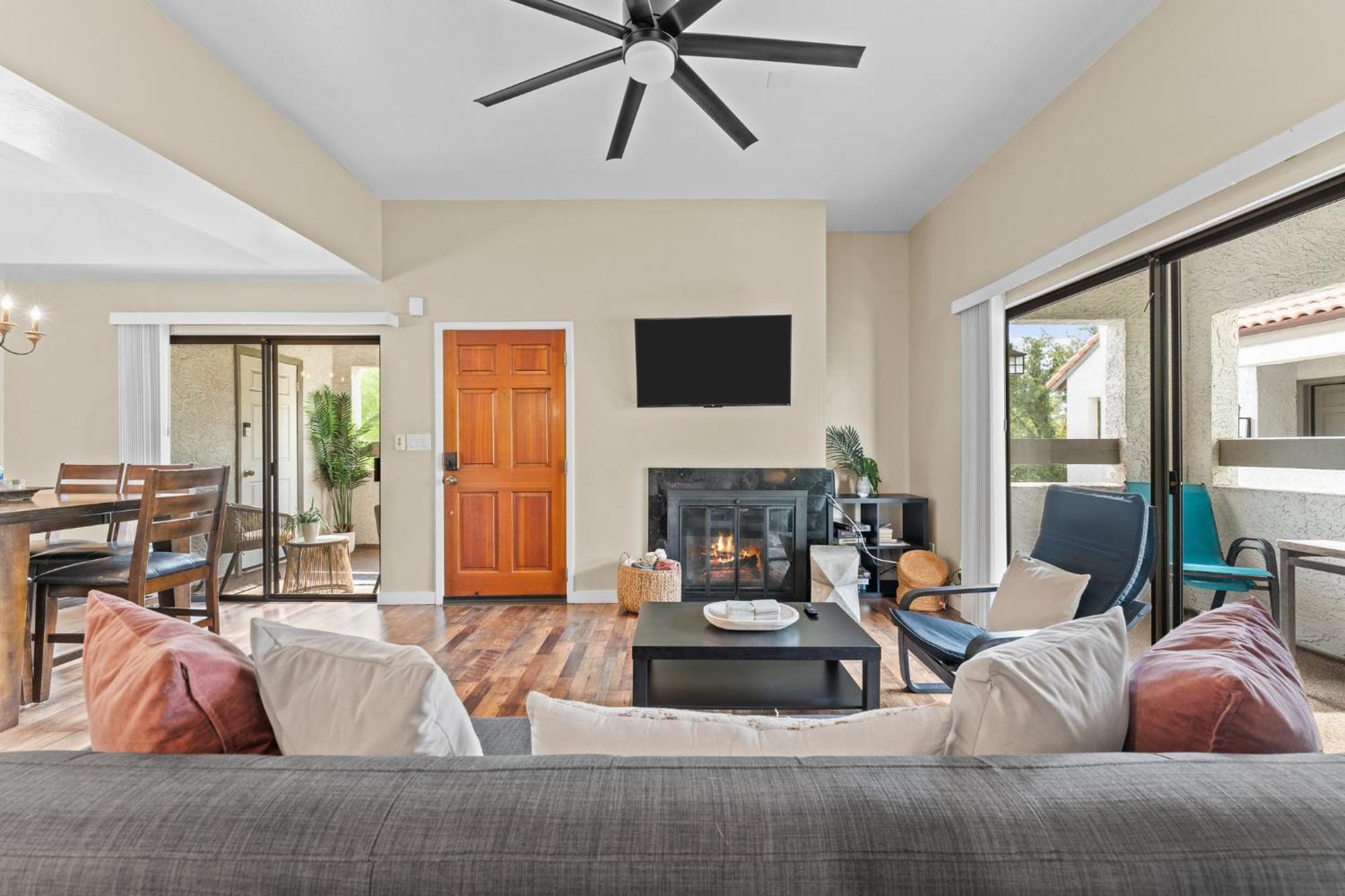 Snug 2br W Pool, Patio, Wd Near Old Town * Scottsdale