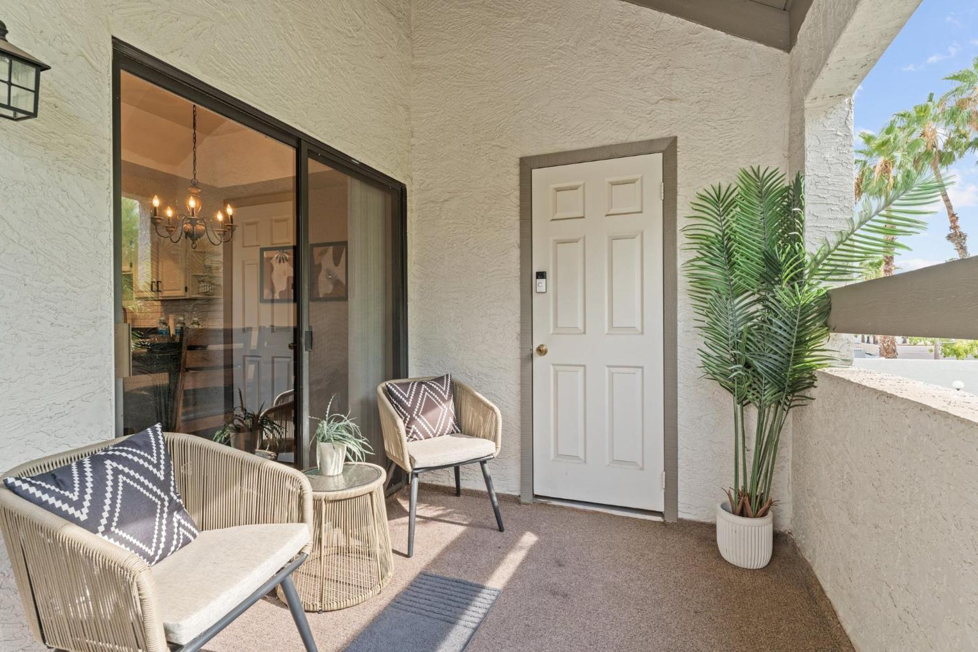 Holiday home Snug 2br W Pool, Patio, Wd Near Old Town