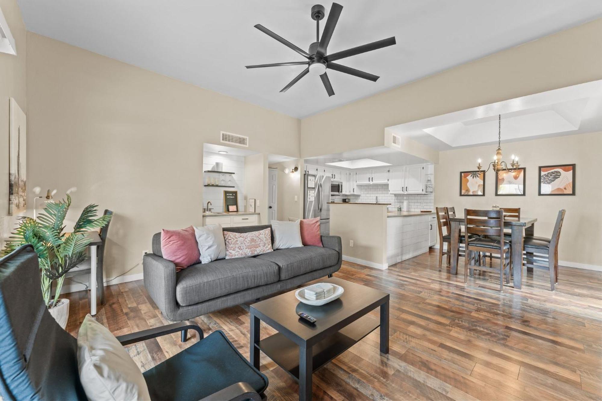 Snug 2br W Pool, Patio, Wd Near Old Town *