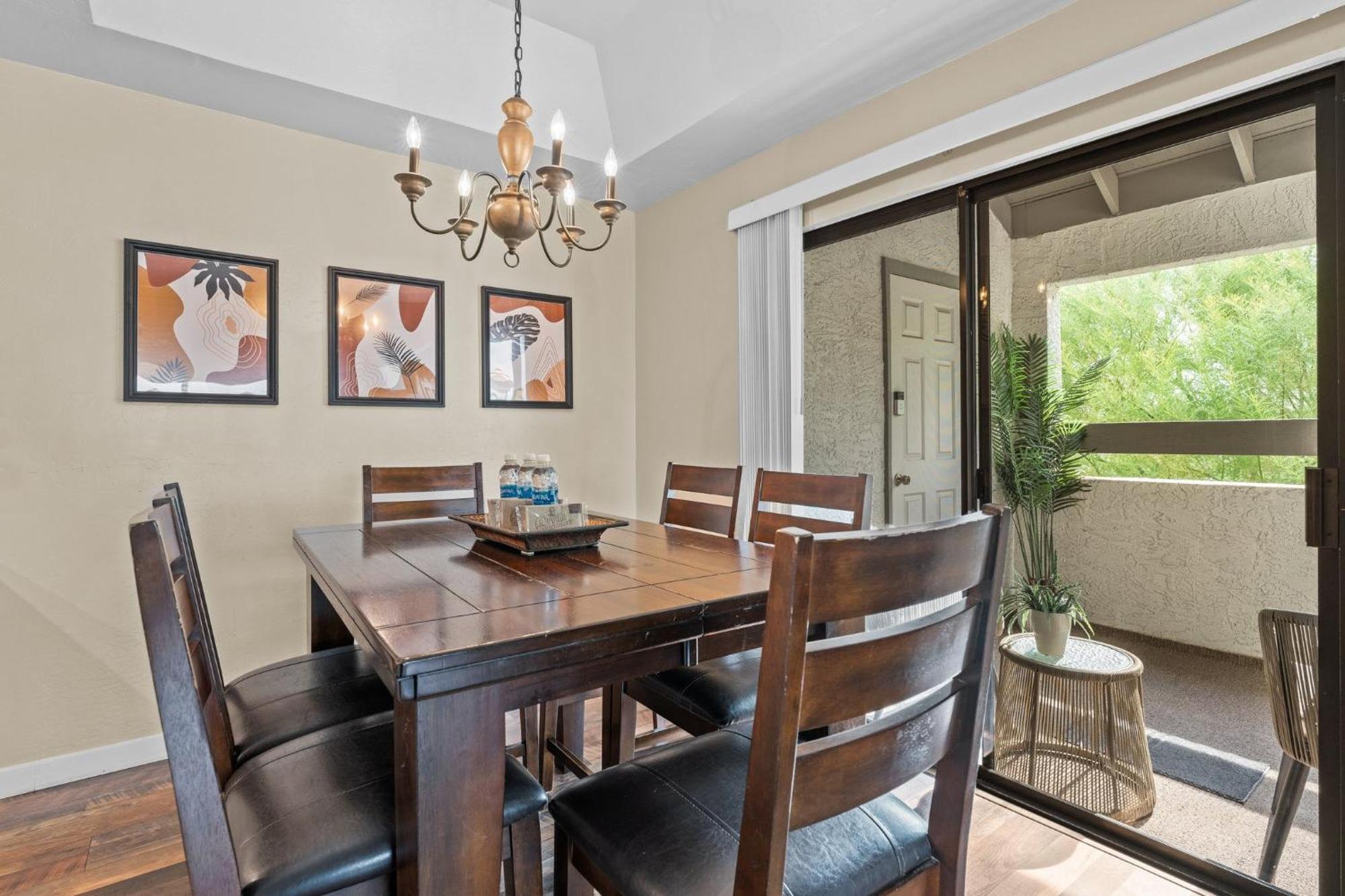 Snug 2br W Pool, Patio, Wd Near Old Town * Scottsdale